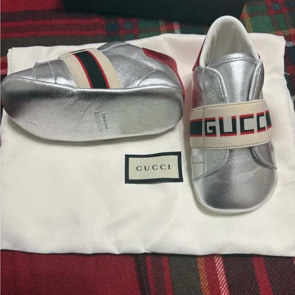 Gucci Kids Silver Sneakers with Logo Strap - Picture 2 of 4